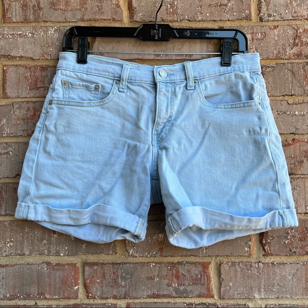 Gap light wash Jean shorts 3”